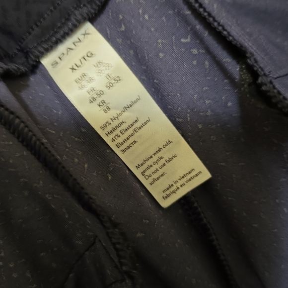 Spanx Flat Front Navy Pattern Shorts XL Pockets 6" Inseam - Picture 5 of 6